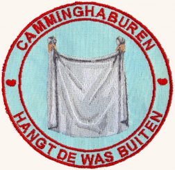 Camminghaburen hangt de was buiten 1