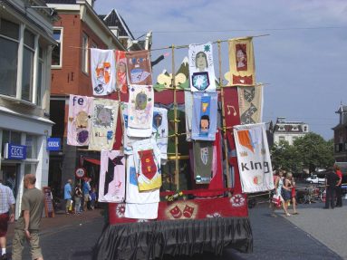 Camminghaburen hangt de was buiten 2: kinderworkshops heraldiek